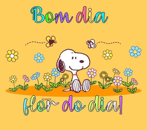 Snoopy sentado no jardim 