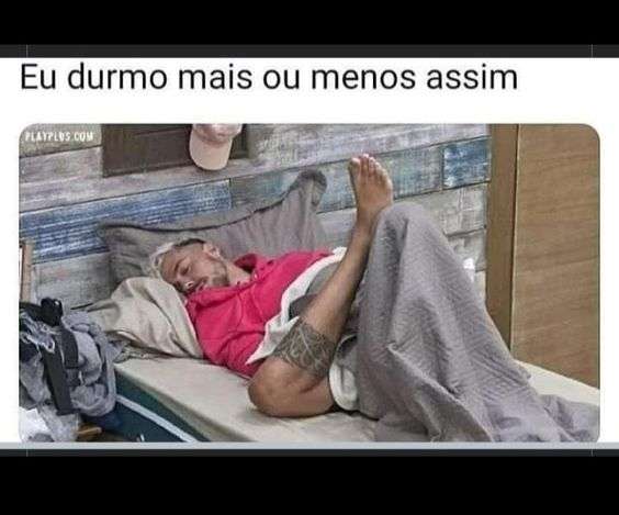 Memes engraçados aleatórios homem deitado