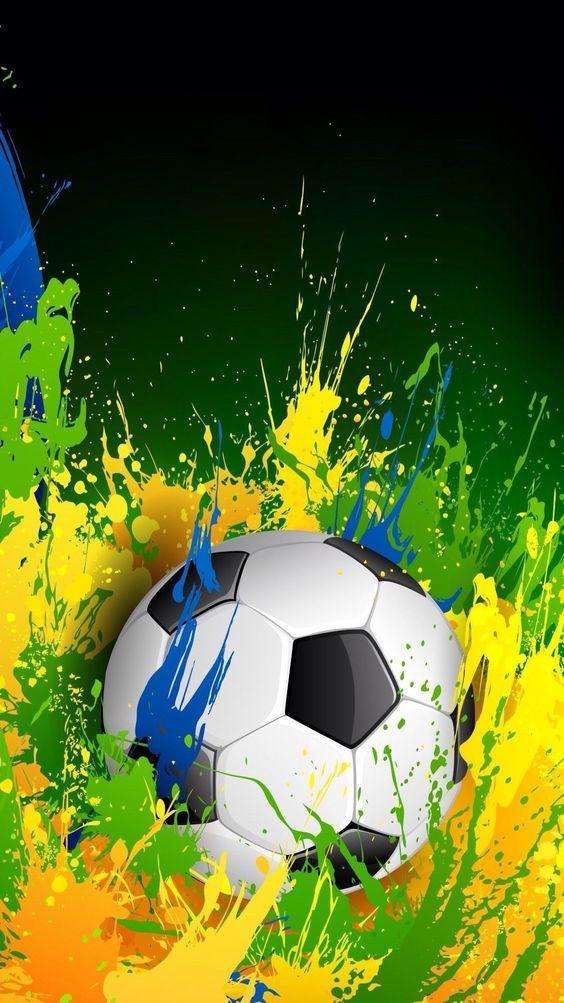 Bola de Futebol suja de tinta amarela, verde e azul