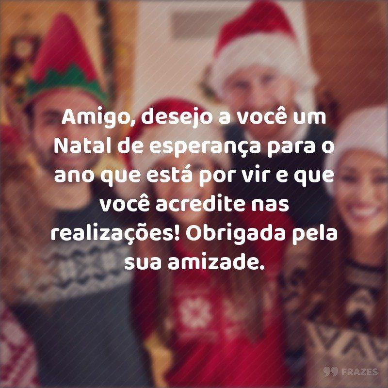 Feliz Natal e obrigada pela sua amizade. Fundo com pessoas amigas abraçadas