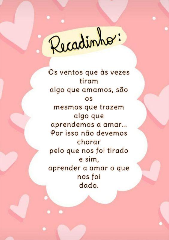 Fundo rosa com corações rosa claro, e um recadinho onde te faz lembrar em agradecer o que tem e não reclamar do que perdeu. 