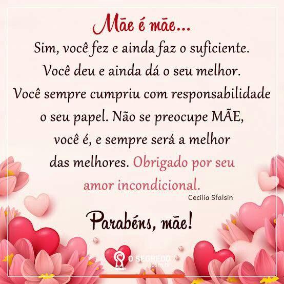 Lindo fundo rosado com corações e flores e um texto de parabéns e homenagem às mães