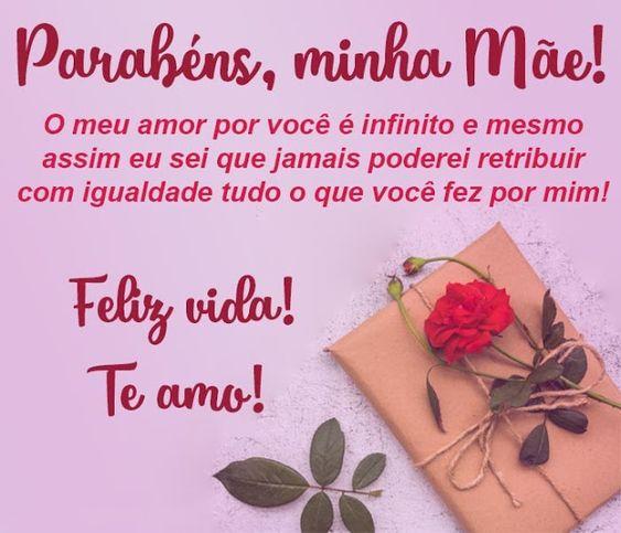 Um presente com flor vermelha e um feliz aniversário de mãe 