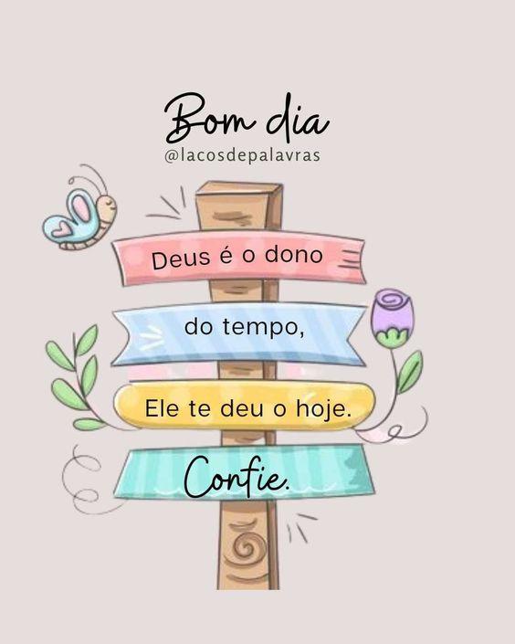 Fundo cinza com plaquinhas coloridas e mensagem de Deus. E confiança